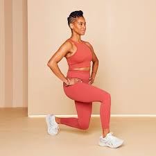 alternating reverse lunges bodyweight exercise for quick home workout